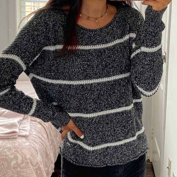 Hollister Black & White Sweater - Picture 2 of 6